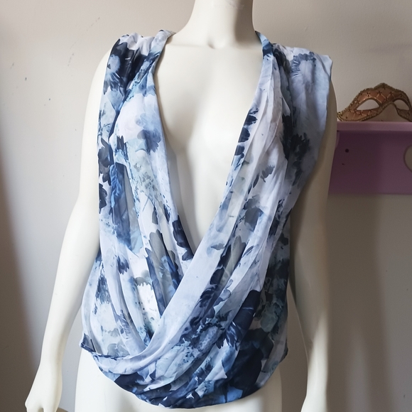 Sheer split top - Picture 6 of 6